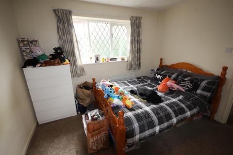 2 bedroom maisonette for sale, The Carousels, Burton Upon Trent DE14