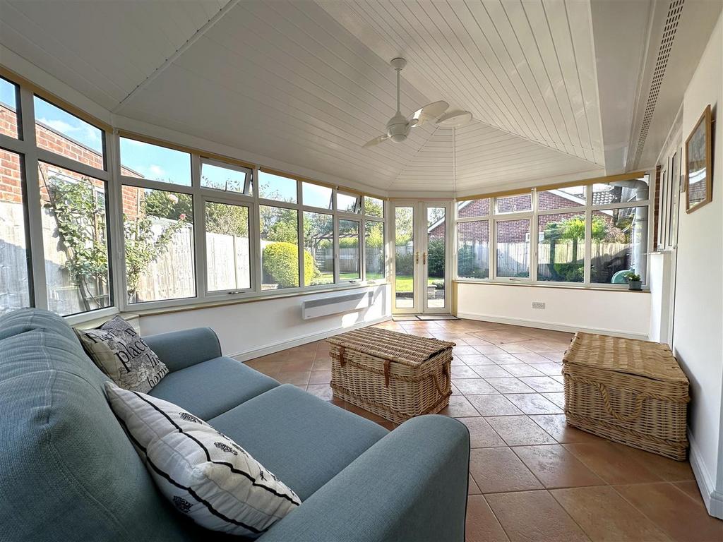 Large Sun Room 773