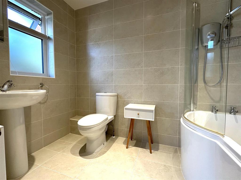En-Suite Bathroom 827
