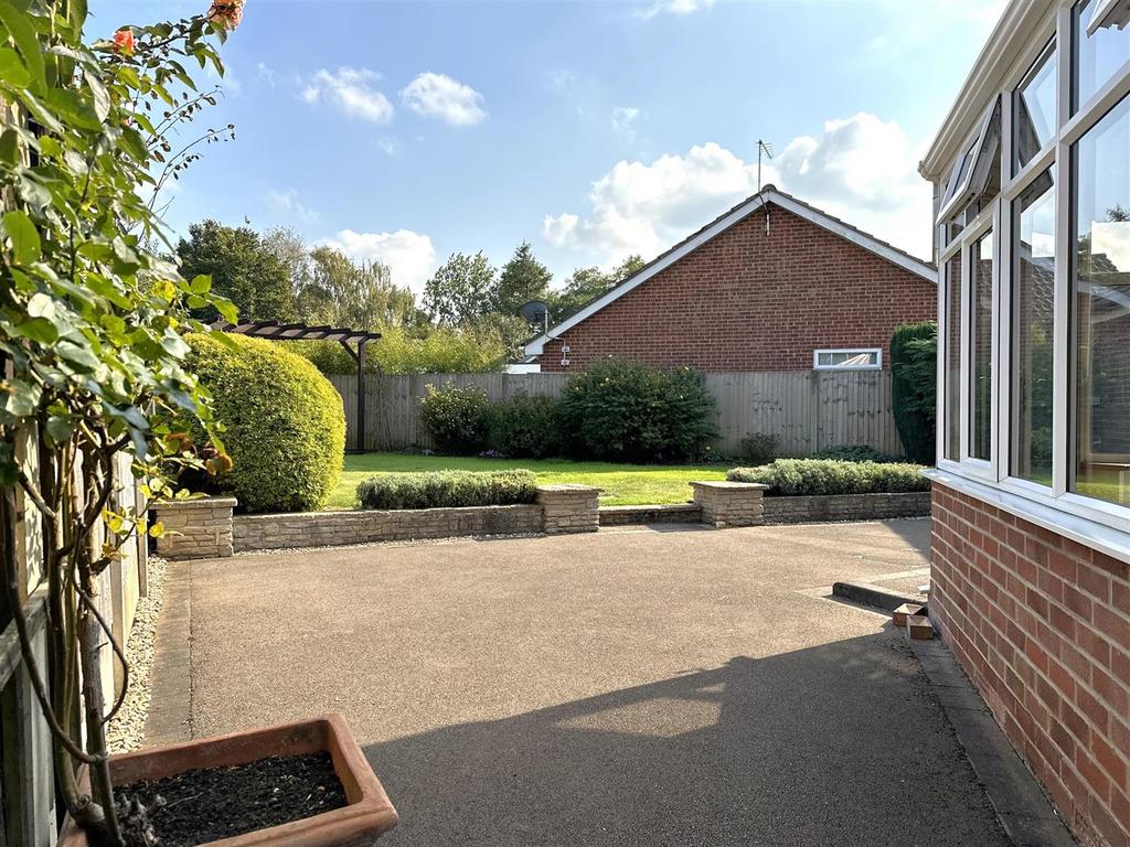 Attractive Private Garden 695