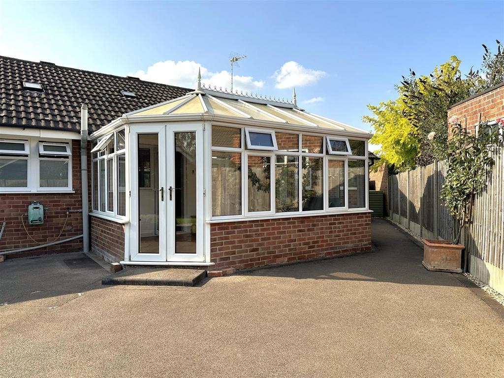 Extensive Seating Area &amp; Sun Room 716