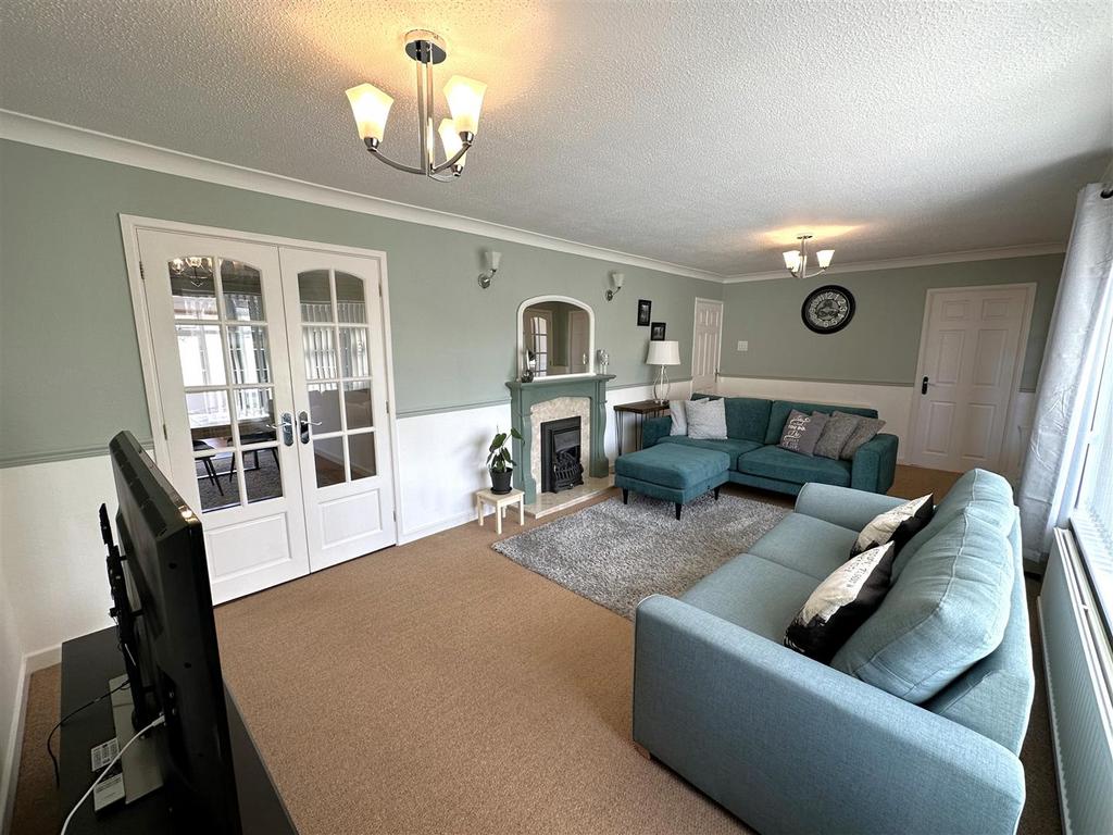 Large Living Space 751