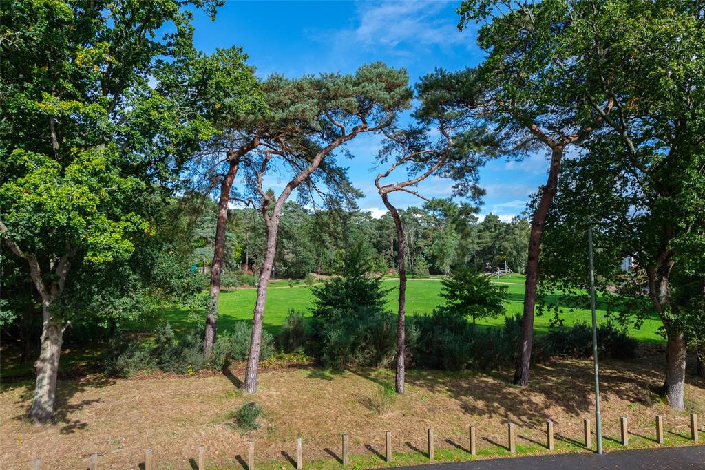 Brunswick Road, Camberley GU16 2 bed apartment for sale £315,000
