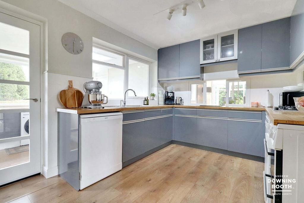 Deer Hill, Stafford ST17 3 bed detached house for sale £500,000