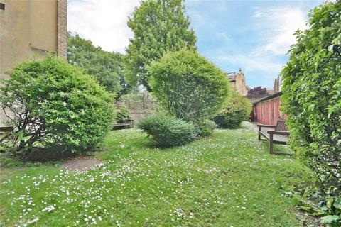 Studio to rent, Dennington Park Road, West Hampstead, London, NW6