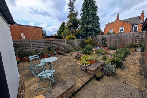 3 bedroom semi-detached house for sale, Newton Street, Newark