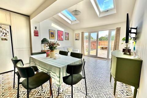 4 Avon Drive, Wareham, BH20 4EL