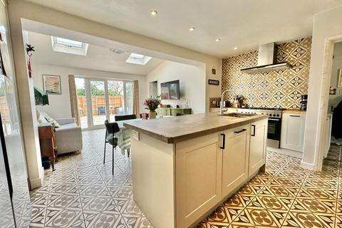 4 Avon Drive, Wareham, BH20 4EL