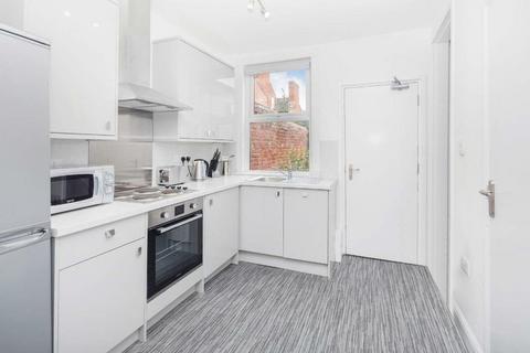 2 bedroom terraced house to rent, Stanley Avenue, Nottingham, Nottinghamshire, NG7