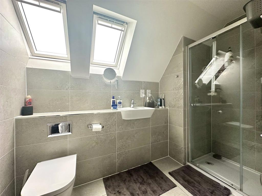Ensuite To Bed 1
