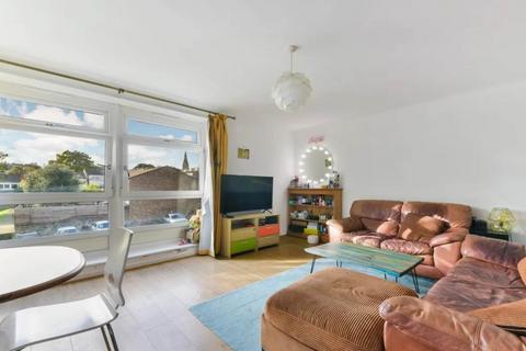 3 bedroom maisonette to rent, Acquire Estate Agents three bedroom maisonette in Southfields