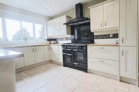 4 bedroom detached house for sale, Waveney Hill, Oulton Broad