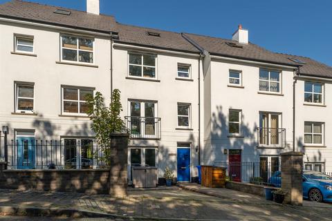 4 bedroom townhouse for sale, 6 Kensington Gardens, Haverfordwest