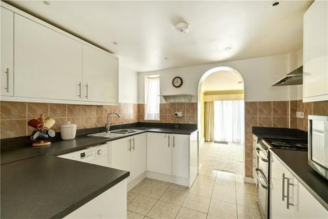 13 Warburton Road, Twickenham, TW2 6EW