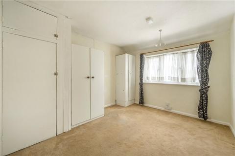 13 Warburton Road, Twickenham, TW2 6EW