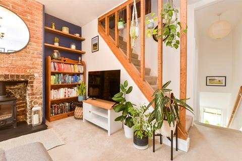 59 Farningham Road, Caterham, CR3 6LN