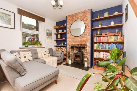 59 Farningham Road, Caterham, CR3 6LN