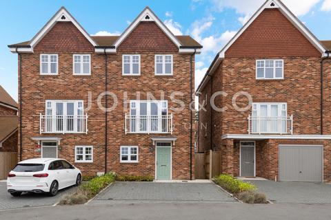 4 bedroom apartment to rent, Pyestock Way, Hartland Village, Fleet, GU51