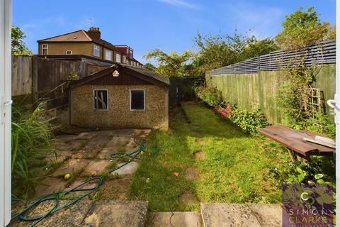 3 bedroom terraced house to rent, Great North Road, Barnet, EN5