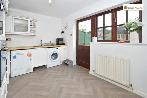 48 Copplestone Grove, Stoke-on-trent, ST3 5UD