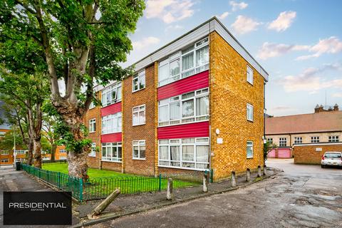 2 bedroom flat for sale, South Woodford E18