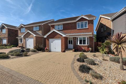 3 bedroom detached house for sale, King George V Close, Ryde, PO33 3DE