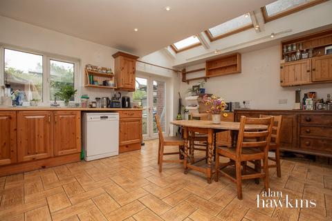 20 Springfield Crescent, Royal Wootton Bassett, Swindon, SN4 7AP