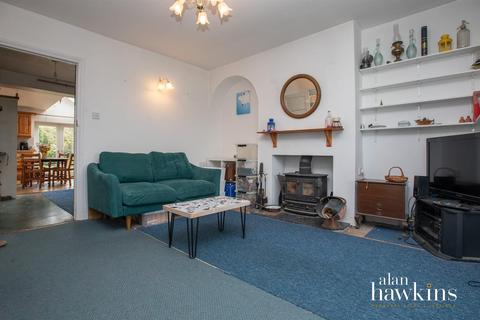 20 Springfield Crescent, Royal Wootton Bassett, Swindon, SN4 7AP