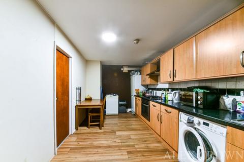 4 bedroom flat to rent, Varden Street, Whitechapel