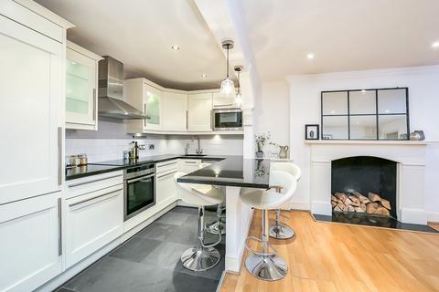 2 bedroom flat to rent, Kensington, London W8