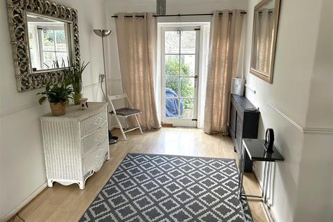 6 The Pantiles, Bromley, BR1 2BX