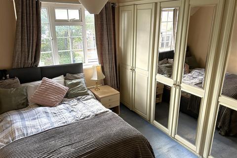 6 The Pantiles, Bromley, BR1 2BX