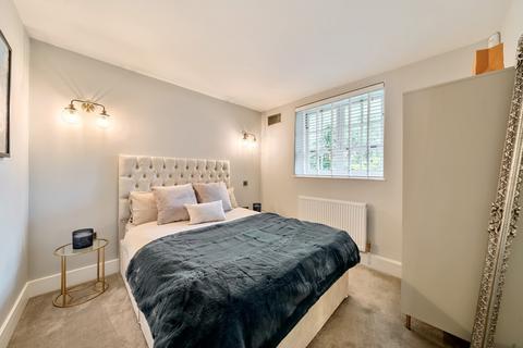 1 bedroom apartment for sale, Clayton Street, London