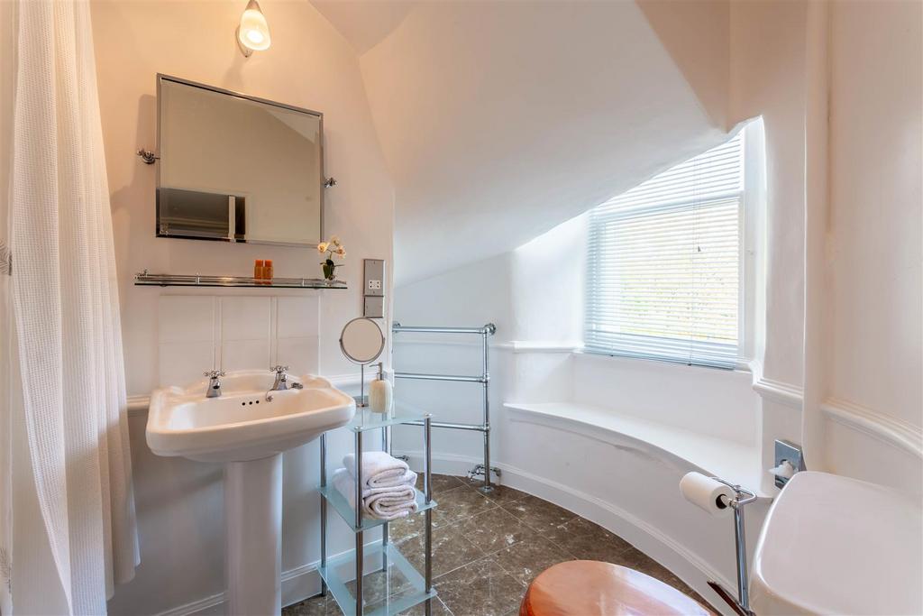 Bedroom 6- Fullarton Suite