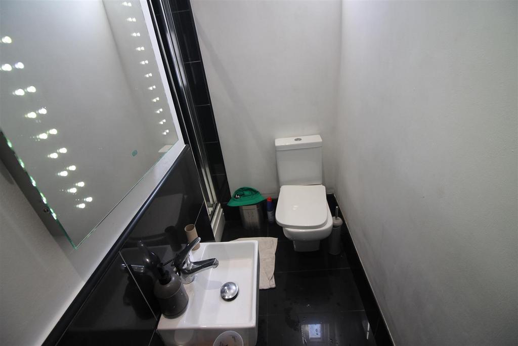 79 BCR  Bathroom 2.JPG