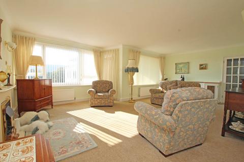 3 bedroom flat for sale, Compton Place Road, Eastbourne, BN21 1DX