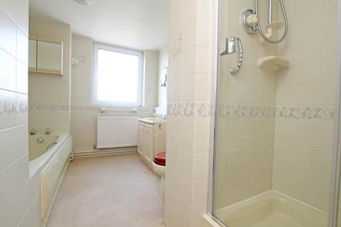 3 bedroom flat for sale, Compton Place Road, Eastbourne, BN21 1DX