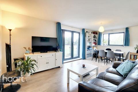 1 bedroom apartment for sale, Cottons Approach, Romford