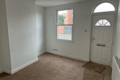 2 bedroom terraced house to rent, Chestnut Walk, Worcester WR1