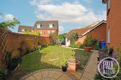 4 Abbeydale, Carlton Colville, Lowestoft, NR33 8WJ