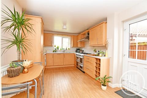 4 Abbeydale, Carlton Colville, Lowestoft, NR33 8WJ
