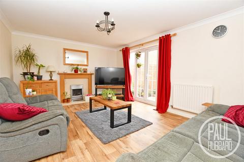 4 Abbeydale, Carlton Colville, Lowestoft, NR33 8WJ