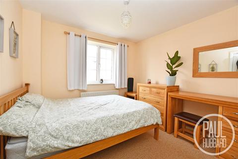 4 Abbeydale, Carlton Colville, Lowestoft, NR33 8WJ