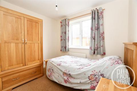 4 Abbeydale, Carlton Colville, Lowestoft, NR33 8WJ