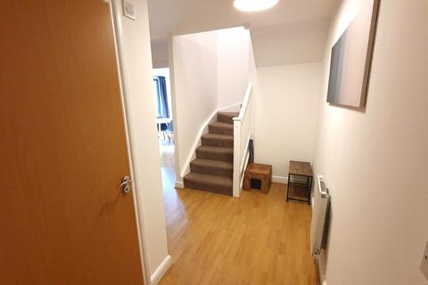 3 bedroom flat to rent, Joslin Avenue, Colindale