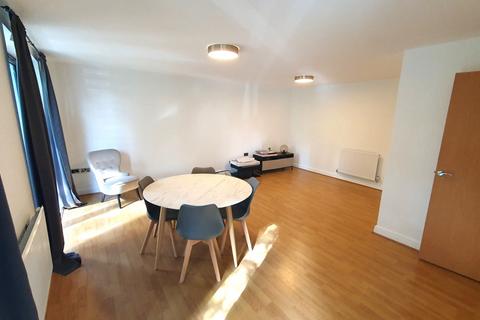 3 bedroom flat to rent, Joslin Avenue, Colindale