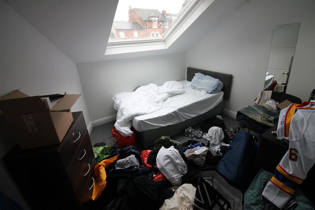 23 KR- Bedroom 5.JPG