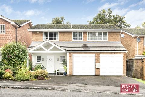 4 bedroom detached house for sale, Valley Road, RG9 1RL