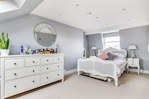 2 bedroom apartment to rent, Vardens Road, London SW11