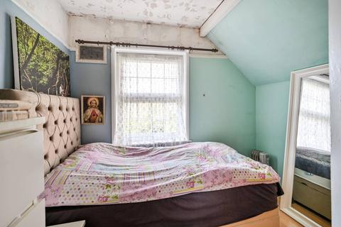 2 Walton Gardens, London, W3 0AQ